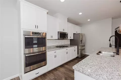 Kitchen - 8754 Elysee Cir, Washington Township, OH 45458 photo 4 of 6