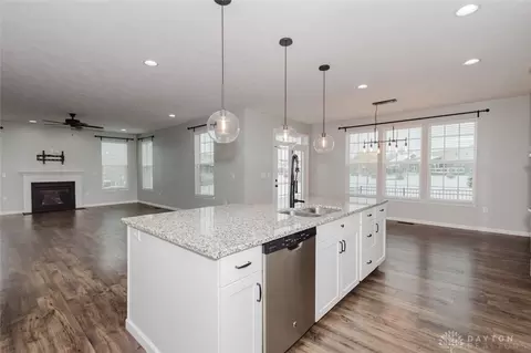 Kitchen - 8754 Elysee Cir, Washington Township, OH 45458 photo 5 of 6