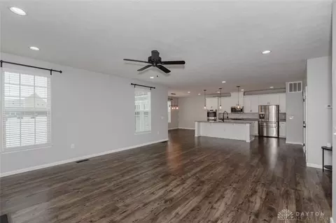 Living - 8754 Elysee Cir, Washington Township, OH 45458 photo 3 of 5