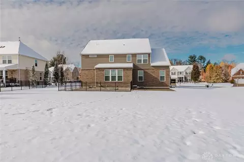 Exterior - 8754 Elysee Cir, Washington Township, OH 45458 photo 9 of 10