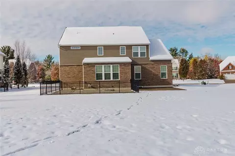 Exterior - 8754 Elysee Cir, Washington Township, OH 45458 photo 8 of 10