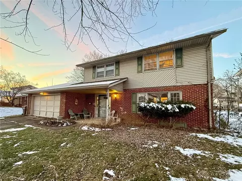435 Cherrywood Dr, Fairborn, OH 45324