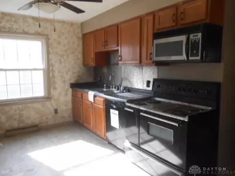 Kitchen - 325 Larchmonte Ave, Springfield, OH 45503 photo 1 of 3