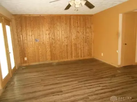 Living - 325 Larchmonte Ave, Springfield, OH 45503 photo 5 of 5