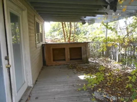 Exterior - 325 Larchmonte Ave, Springfield, OH 45503 photo 6 of 11