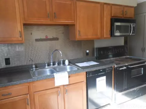 Kitchen - 325 Larchmonte Ave, Springfield, OH 45503 photo 2 of 3