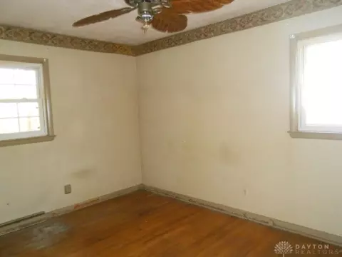 Bedroom - 325 Larchmonte Ave, Springfield, OH 45503 photo 2 of 5