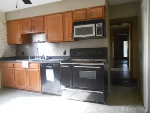 Kitchen - 325 Larchmonte Ave, Springfield, OH 45503 photo 3 of 3