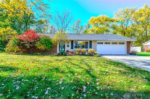 2750 Vineland Trl, Beavercreek, OH 45430