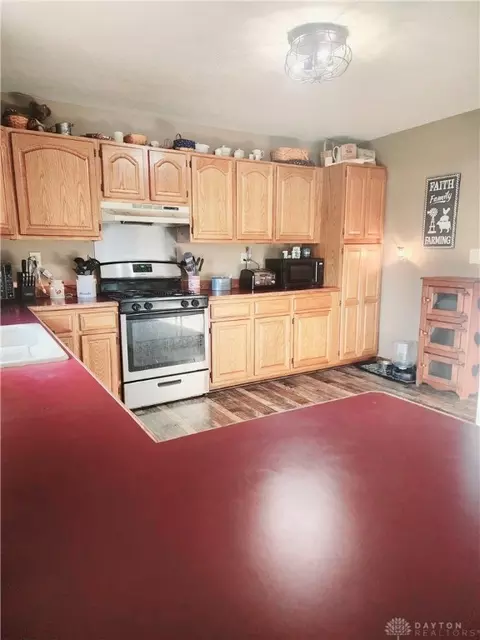572 S Main St, De Graff, OH 43318 photo 8