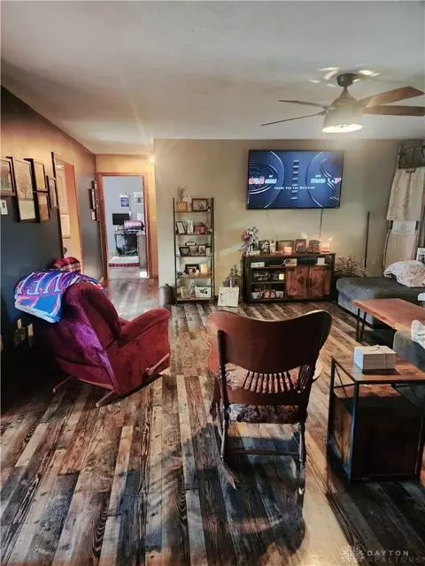 572 S Main St, De Graff, OH 43318 photo 2