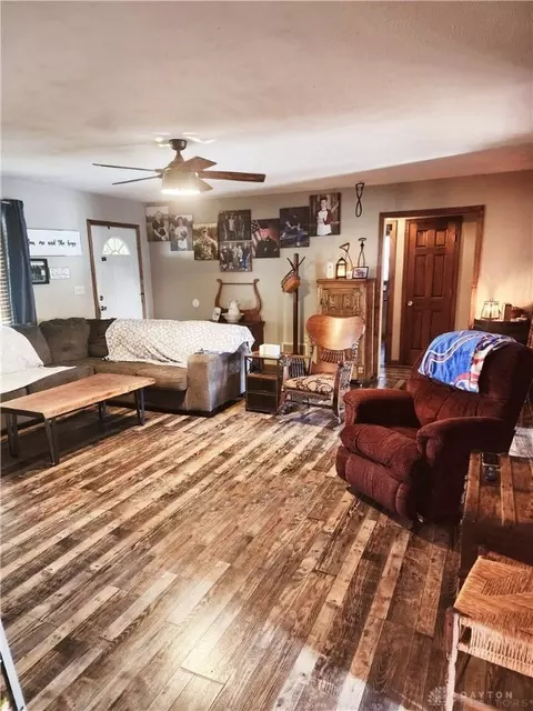 572 S Main St, De Graff, OH 43318 photo 3