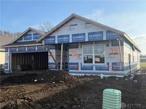 216 Lightfoot Ct, New Carlisle, OH 45344