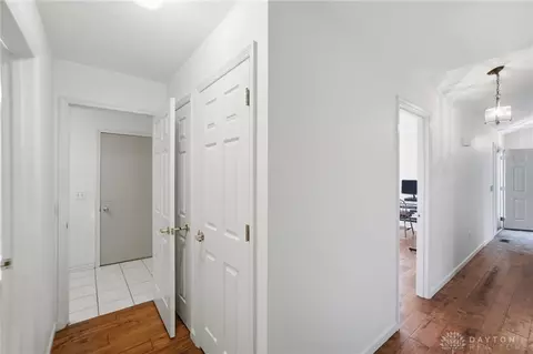 Entry Way - 551 Cottingwood Ct, Kettering, OH 45429 photo 7 of 7