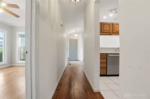 Entry Way - 551 Cottingwood Ct, Kettering, OH 45429 photo 6 of 7