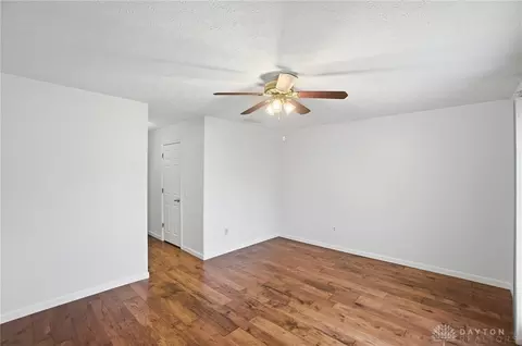 Living - 551 Cottingwood Ct, Kettering, OH 45429 photo 5 of 5