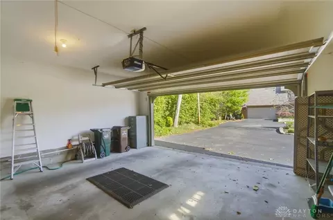 Exterior - 551 Cottingwood Ct, Kettering, OH 45429 photo 3 of 4