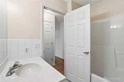 Bath - 551 Cottingwood Ct, Kettering, OH 45429 photo 4 of 4