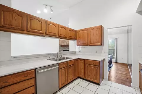 Kitchen - 551 Cottingwood Ct, Kettering, OH 45429 photo 1 of 4