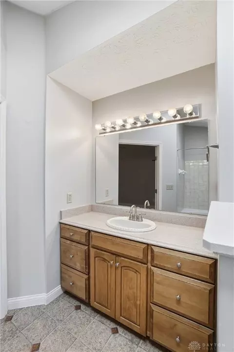 Bath - 544 Forest Ridge Ct, Cincinnati, OH 45244 photo 2 of 5