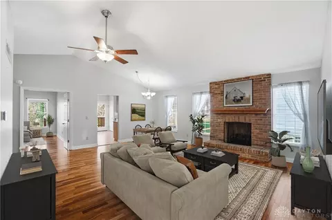 Living - 544 Forest Ridge Ct, Cincinnati, OH 45244 photo 1 of 5
