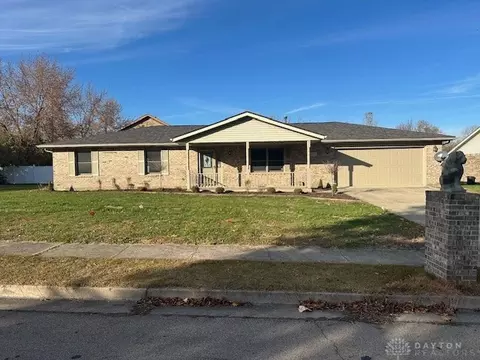 1141 Dickerson Dr, Troy, OH 45373