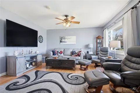 Living - 532 Gruen Dr, Springfield, OH 45505 photo 1 of 3