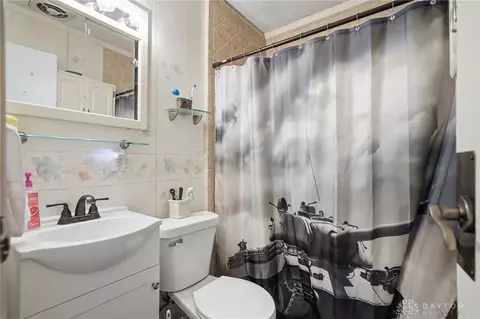 Bath - 532 Gruen Dr, Springfield, OH 45505 photo 1 of 1