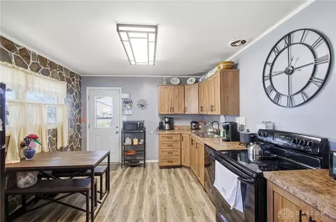 Kitchen - 532 Gruen Dr, Springfield, OH 45505 photo 2 of 3