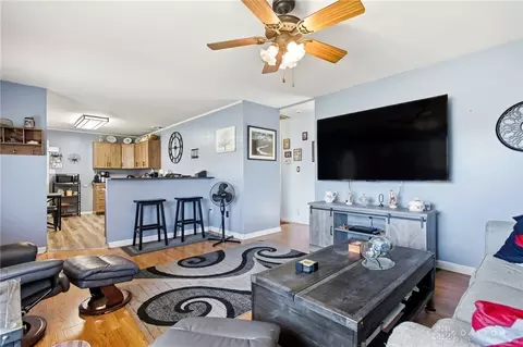 Living - 532 Gruen Dr, Springfield, OH 45505 photo 3 of 3