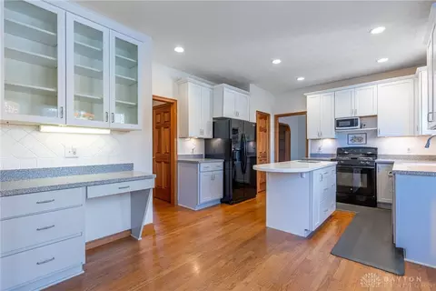 Kitchen - 320 Springmill Dr, Springboro, OH 45066 photo 3 of 6