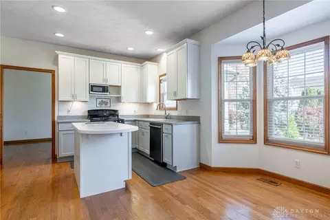 Kitchen - 320 Springmill Dr, Springboro, OH 45066 photo 4 of 6