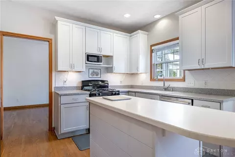 Kitchen - 320 Springmill Dr, Springboro, OH 45066 photo 2 of 6