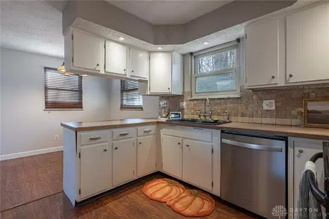 Kitchen - 2308 Westlawn Dr, Kettering, OH 45440 photo 4 of 4