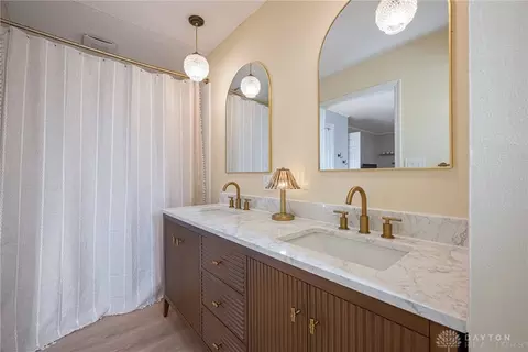 Bath - 2308 Westlawn Dr, Kettering, OH 45440 photo 1 of 3