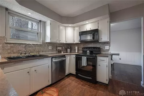 Kitchen - 2308 Westlawn Dr, Kettering, OH 45440 photo 2 of 4