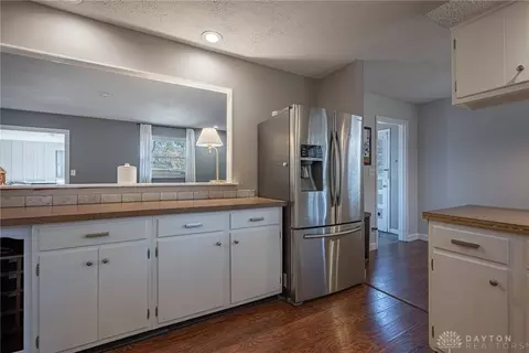 Kitchen - 2308 Westlawn Dr, Kettering, OH 45440 photo 3 of 4