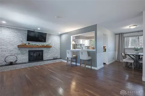 Living - 2308 Westlawn Dr, Kettering, OH 45440 photo 3 of 6