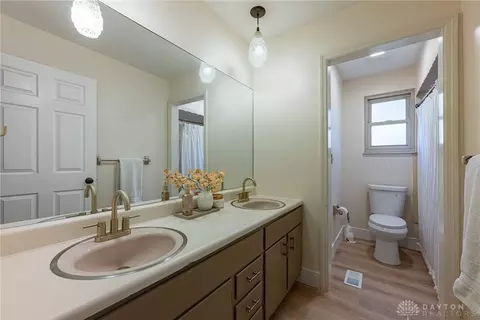 Bath - 2308 Westlawn Dr, Kettering, OH 45440 photo 3 of 3