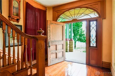 Entry Way - 361 Upper Valley Pike, Springfield, OH 45504 photo 2 of 15