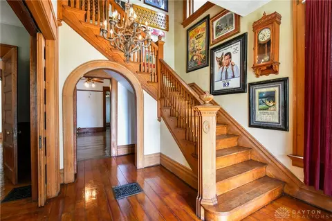 Entry Way - 361 Upper Valley Pike, Springfield, OH 45504 photo 5 of 15