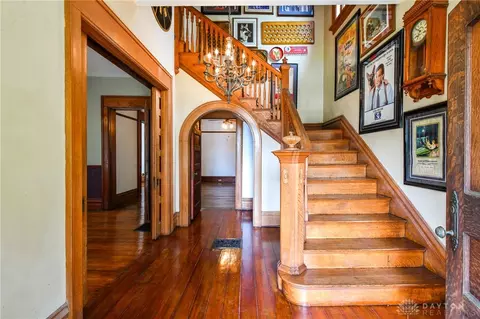 Entry Way - 361 Upper Valley Pike, Springfield, OH 45504 photo 4 of 15