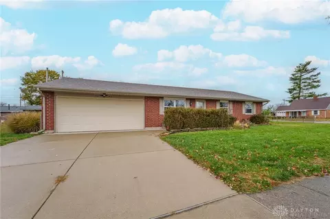 1043 Nutmeg Sq, Troy, OH 45373
