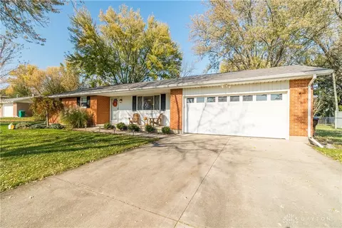 375 Coach Dr, Tipp City, OH 45371