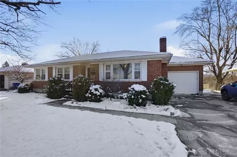 417 W Westbrook Rd, Brookville, OH 45309