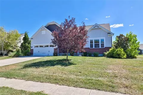 Exterior - 1354 Alexander Dr, Hamilton, OH 45013 photo 3 of 11