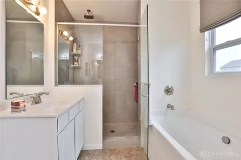 Bath - 1354 Alexander Dr, Hamilton, OH 45013 photo 1 of 4