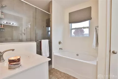Bath - 1354 Alexander Dr, Hamilton, OH 45013 photo 2 of 4