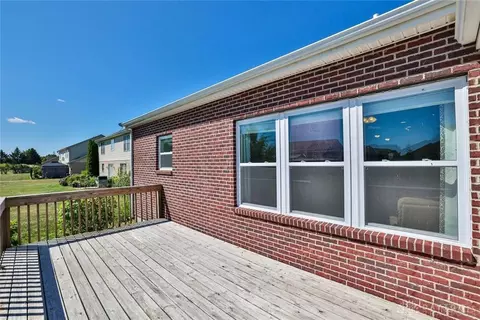 Exterior - 1354 Alexander Dr, Hamilton, OH 45013 photo 5 of 11