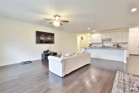 Living - 1354 Alexander Dr, Hamilton, OH 45013 photo 1 of 2
